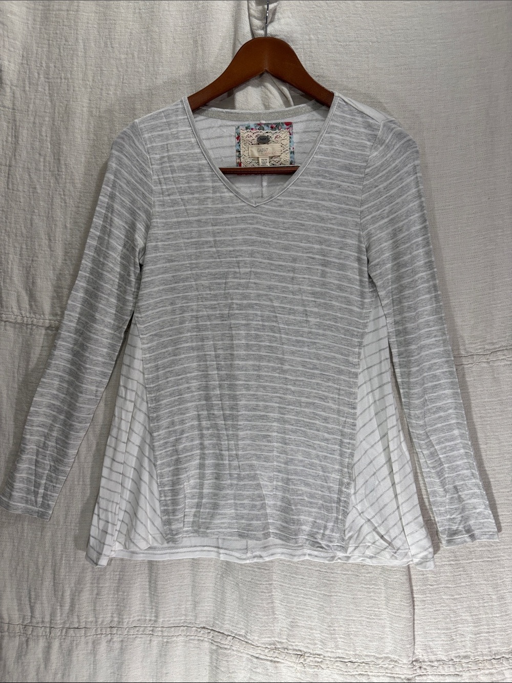 Cupio Blush Lightweight Striped V-Neck Long Sleeve Top Size XS Grey White